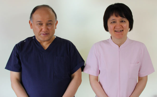 院長と女性スタッフ画像